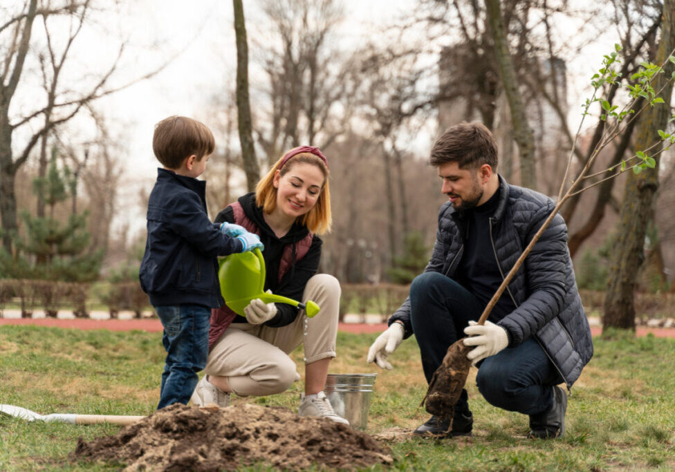 Honeyview_family-planting-together-outdoors